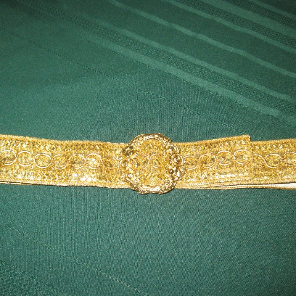 Applause woven gold belt